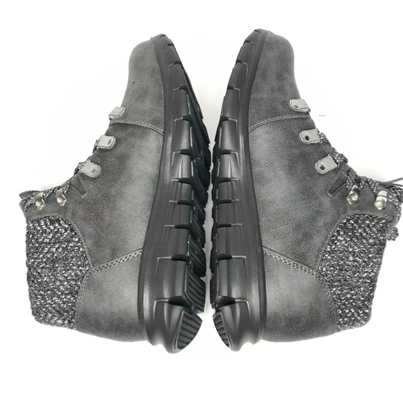 Skechers Synergy Cold Daze Ankle Boots - Picture 6 of 10